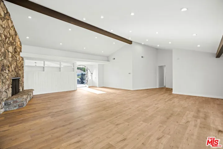 2254 Stradella Road, Los Angeles, California 90077
