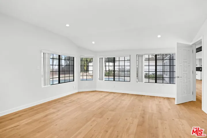 2254 Stradella Road, Los Angeles, California 90077