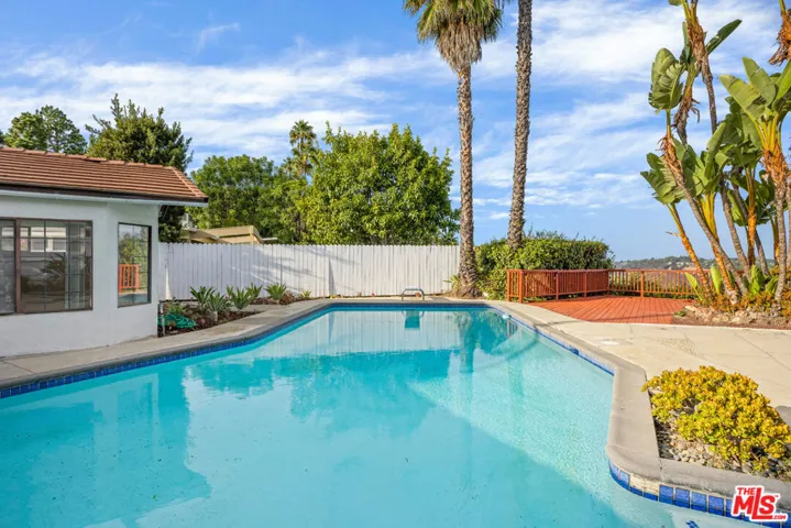 2254 Stradella Road, Los Angeles, California 90077