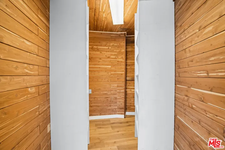 2254 Stradella Road, Los Angeles, California 90077