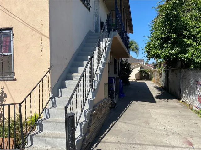 DRIVE WAY FROM 67TH ST