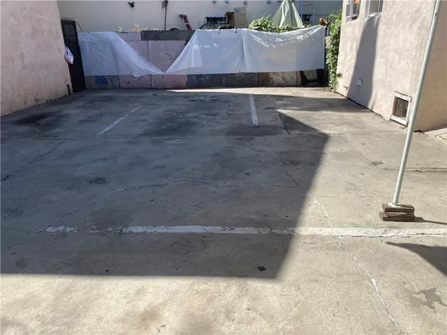 PATIO IN BETWEEN THE 2 BUILDINS