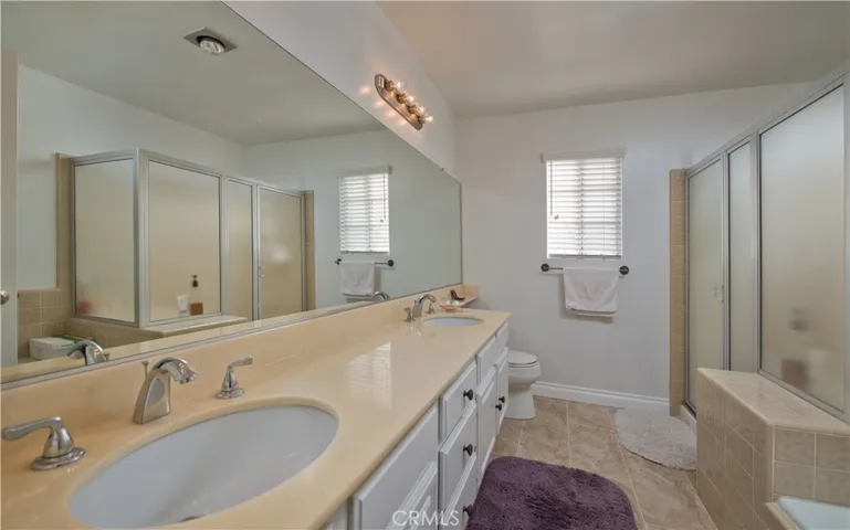 18135 Burbank Boulevard 5, Tarzana, California 91356