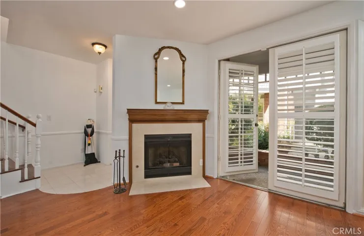 18135 Burbank Boulevard 5, Tarzana, California 91356