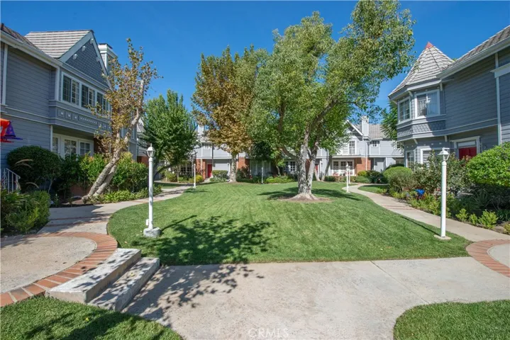 18135 Burbank Boulevard 5, Tarzana, California 91356