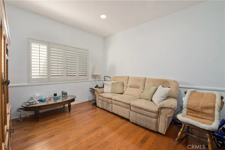 18135 Burbank Boulevard 5, Tarzana, California 91356