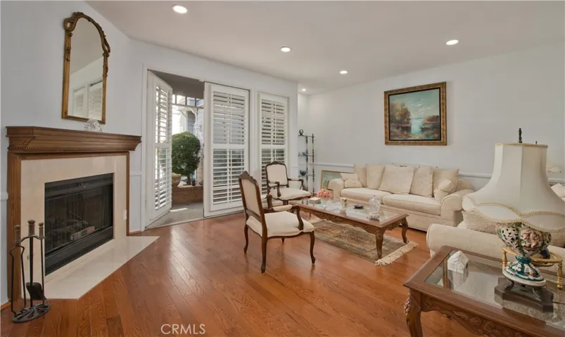 18135 Burbank Boulevard 5, Tarzana, California 91356