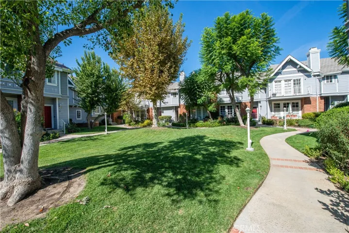 18135 Burbank Boulevard 5, Tarzana, California 91356