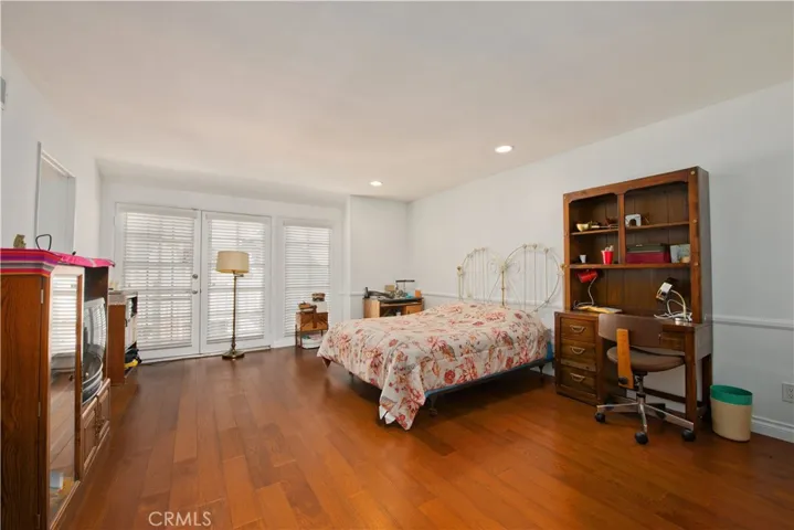 18135 Burbank Boulevard 5, Tarzana, California 91356