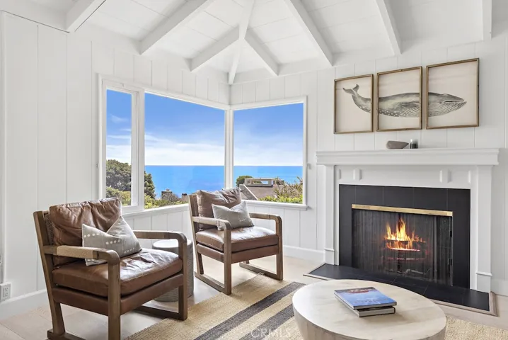 124 La Brea Street, Laguna Beach, California 92651