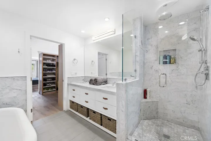 124 La Brea Street, Laguna Beach, California 92651