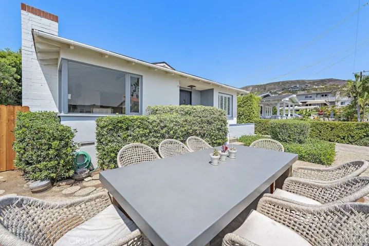 124 La Brea Street, Laguna Beach, California 92651