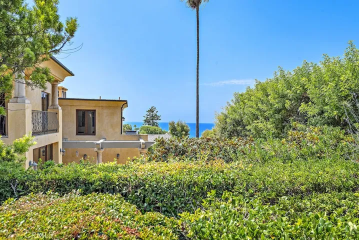 124 La Brea Street, Laguna Beach, California 92651