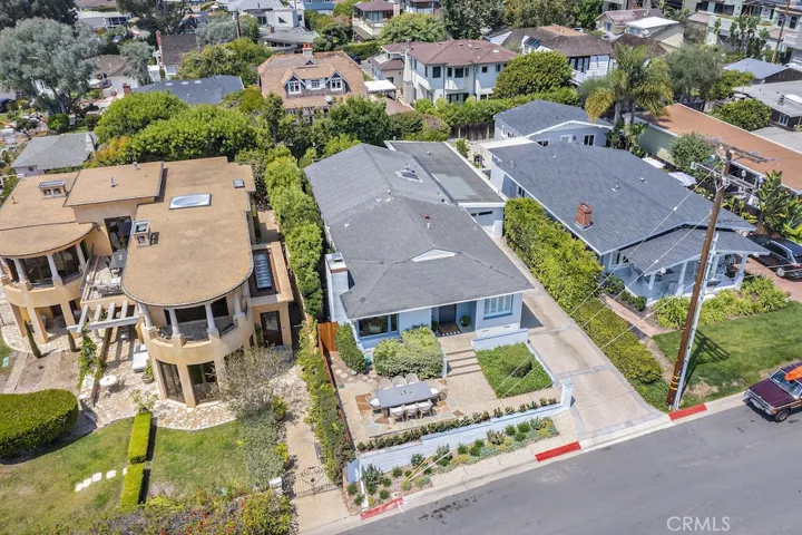 124 La Brea Street, Laguna Beach, California 92651