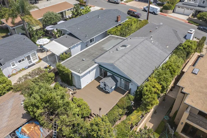 124 La Brea Street, Laguna Beach, California 92651