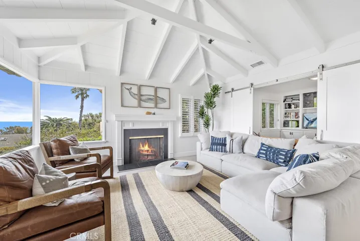 124 La Brea Street, Laguna Beach, California 92651