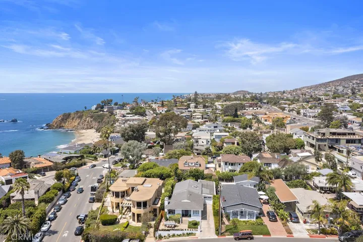 124 La Brea Street, Laguna Beach, California 92651