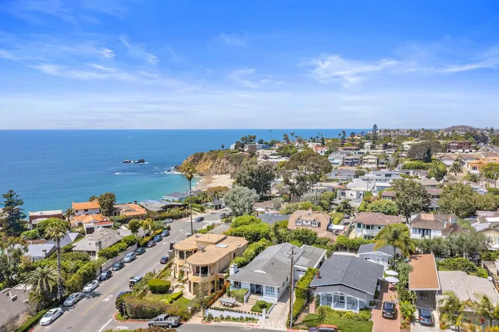 Aerial view shows the home's close proximity to Shaw's Cove.