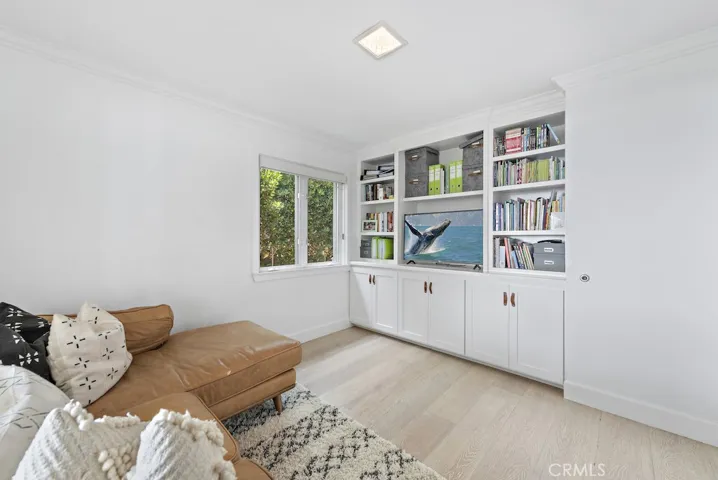 124 La Brea Street, Laguna Beach, California 92651