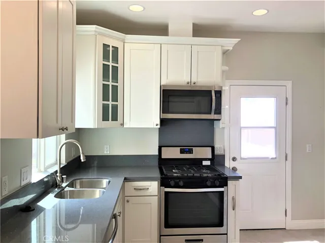 221 S Helberta Avenue, Redondo Beach, California 90277
