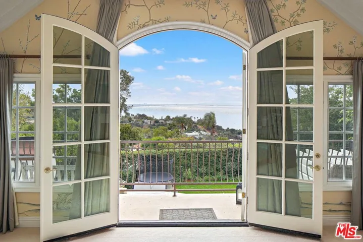 541 Paseo Miramar, Pacific Palisades, California 90272