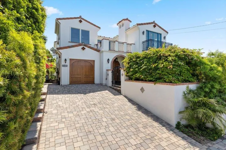 1015 Gardena Road, Encinitas, California 92024