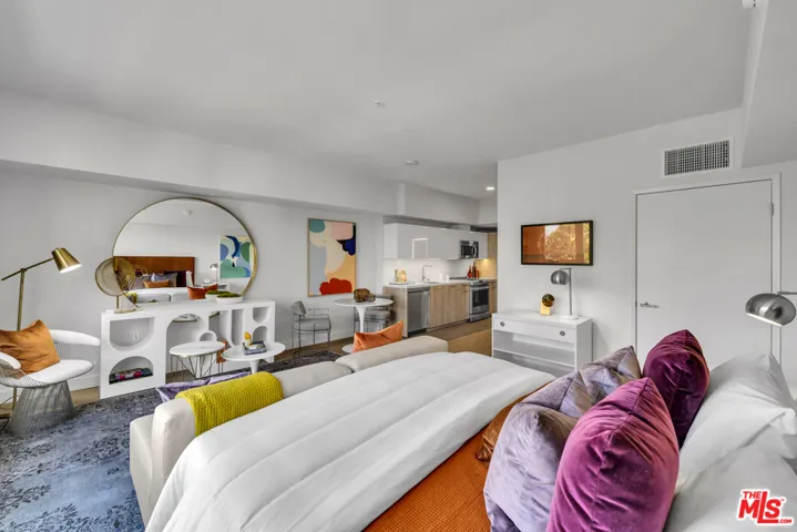 2801 Sunset Place 262, Los Angeles, California 90005