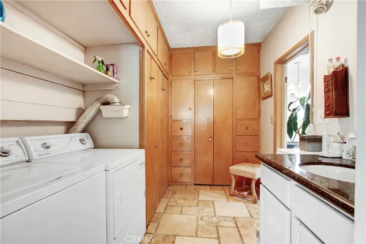 8553 Louise Avenue, Sherwood Forest, California 91325