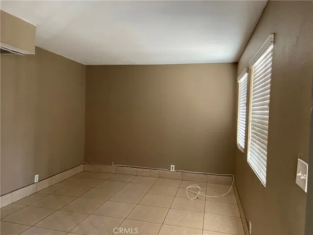 2748 recent pic living room