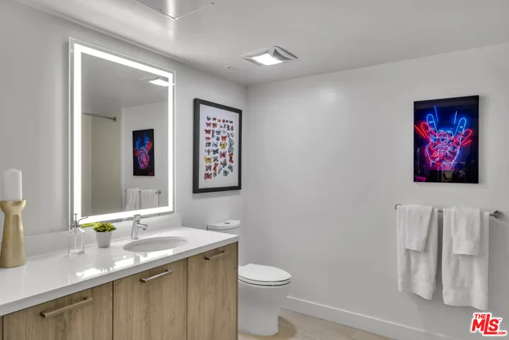 2801 Sunset Place 345, Los Angeles, California 90005
