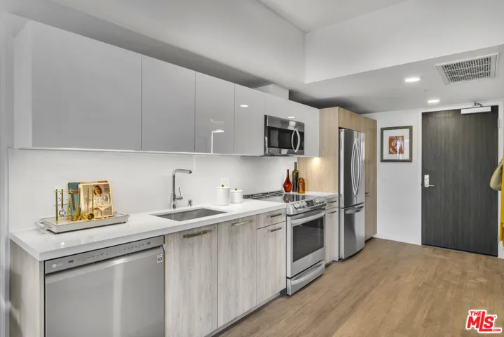 2801 Sunset Place 345, Los Angeles, California 90005