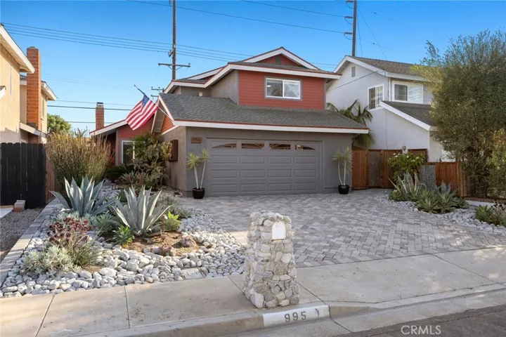 995 Modjeska Circle, Costa Mesa, California 92627