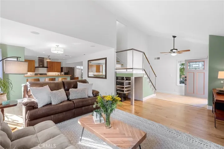 995 Modjeska Circle, Costa Mesa, California 92627