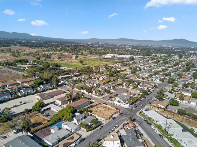 995 Modjeska Circle, Costa Mesa, California 92627