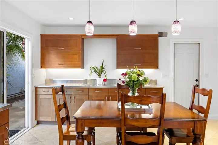 995 Modjeska Circle, Costa Mesa, California 92627