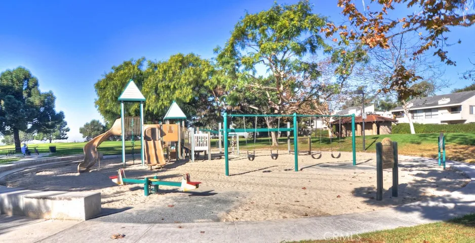 995 Modjeska Circle, Costa Mesa, California 92627