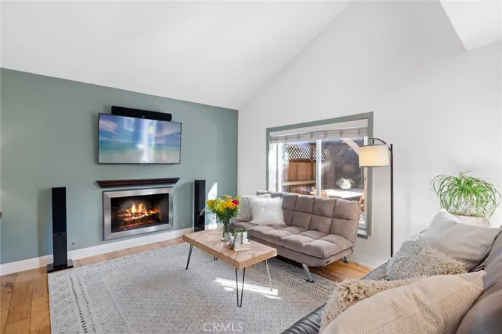 995 Modjeska Circle, Costa Mesa, California 92627