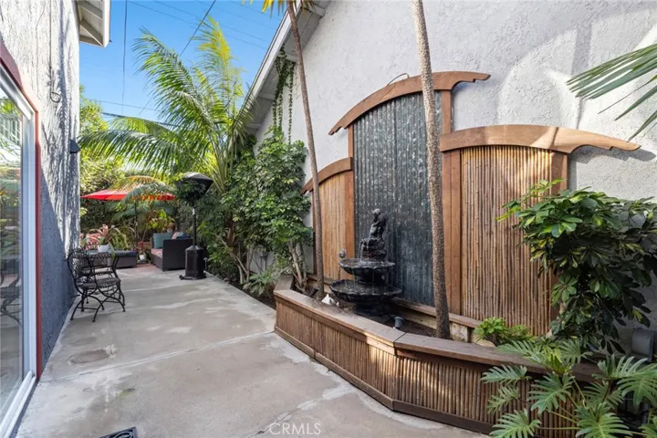 995 Modjeska Circle, Costa Mesa, California 92627