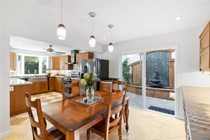 995 Modjeska Circle, Costa Mesa, California 92627