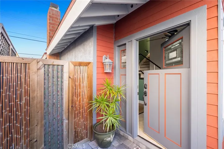 995 Modjeska Circle, Costa Mesa, California 92627