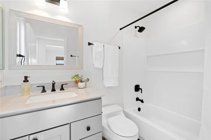 995 Modjeska Circle, Costa Mesa, California 92627