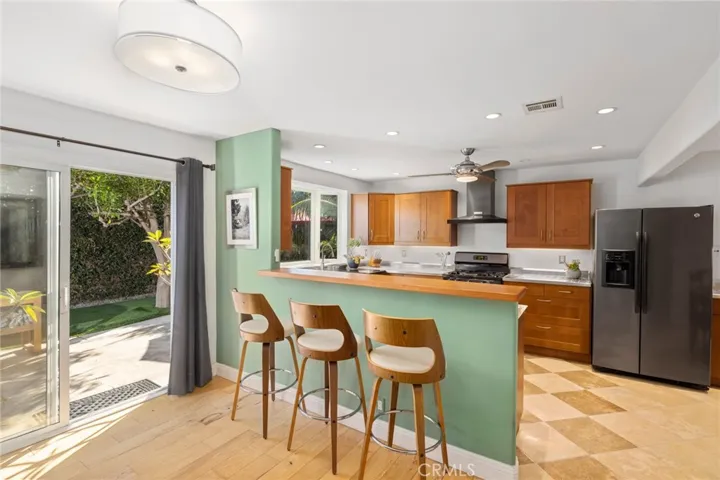 995 Modjeska Circle, Costa Mesa, California 92627