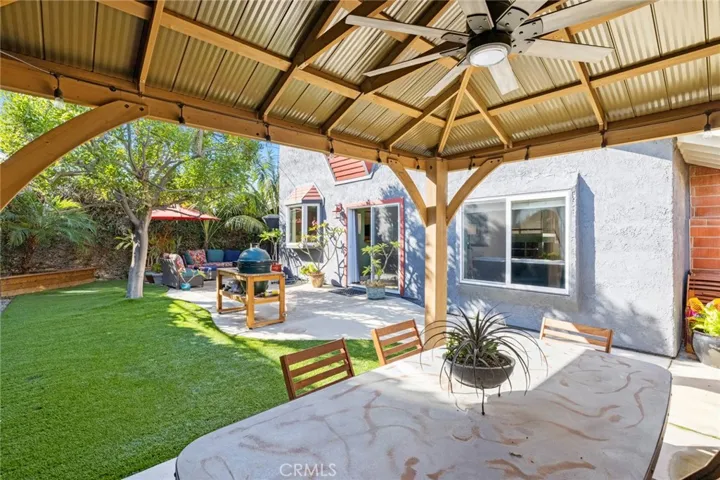 995 Modjeska Circle, Costa Mesa, California 92627