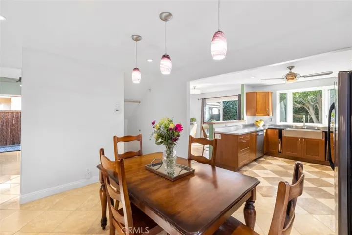 995 Modjeska Circle, Costa Mesa, California 92627
