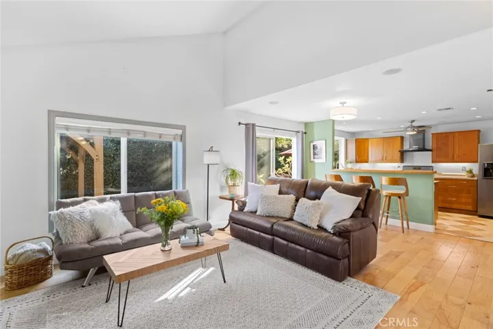 995 Modjeska Circle, Costa Mesa, California 92627