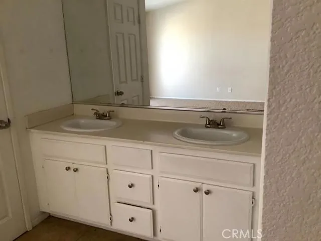 15518 Via Cartagena Street, Hesperia, California 92345