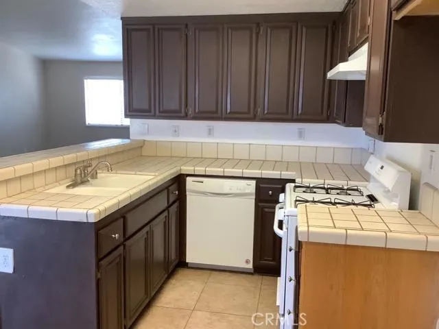 15518 Via Cartagena Street, Hesperia, California 92345