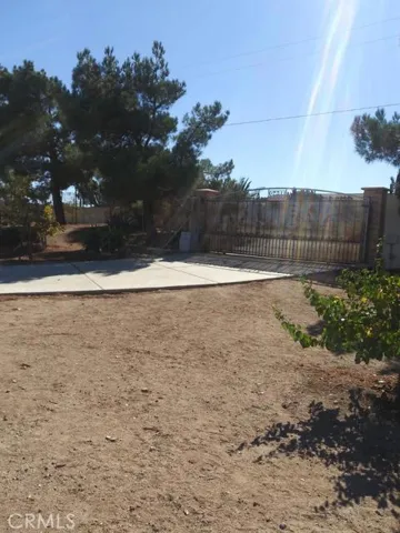 11572 Prairie, Oak Hills, California 92344