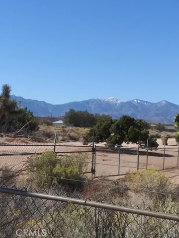 11572 Prairie, Oak Hills, California 92344