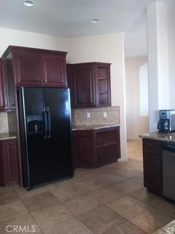 11572 Prairie, Oak Hills, California 92344